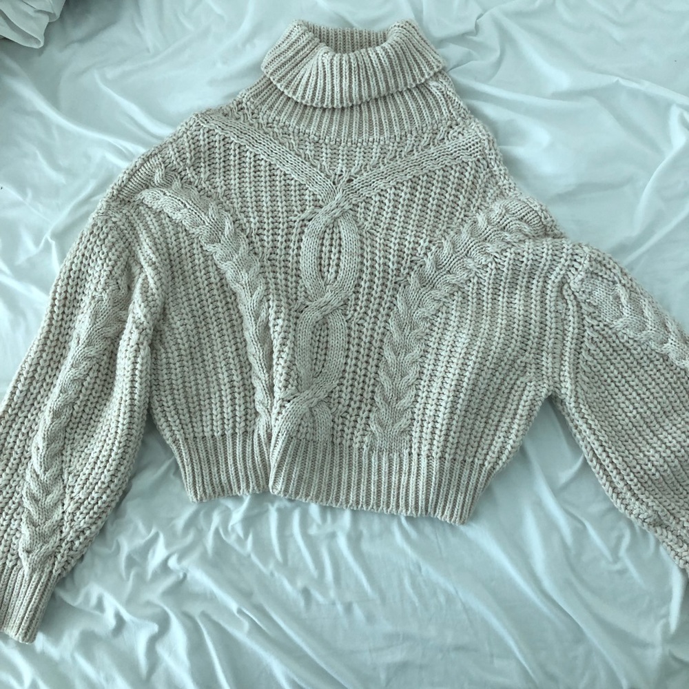 Cropped Cable Turtleneck